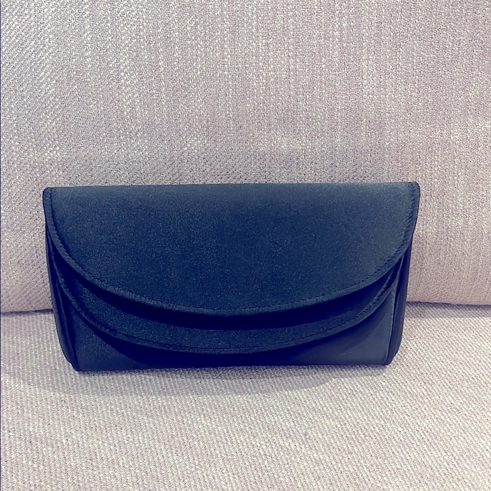 🖤 NWT Elegant Satin Black Clutch